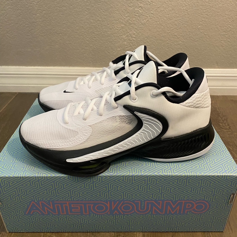 Nike Zoom Freak 4 TB, white and black, Men’s size 7, Women’s size 8.5